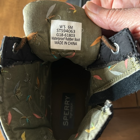 Sperry Winter Boots - Picture 7 of 9